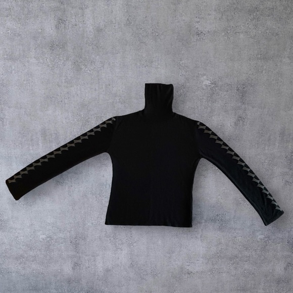 TURQUALITY Women’s Black Turtleneck Sweater with Gray Zigzag Pattern Sleeves - Picture 5 of 9